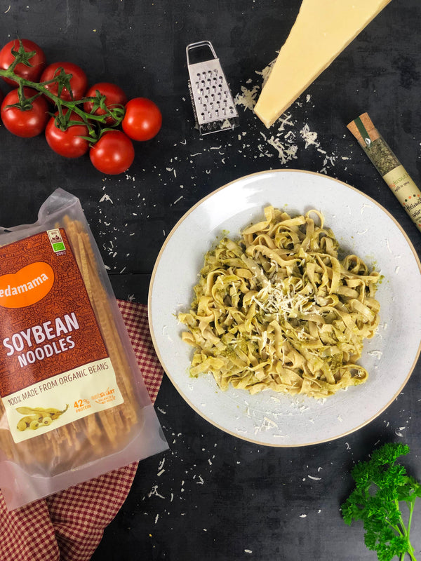 Edamama Soybean Nudeln mit grünem Pesto