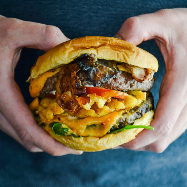 Cheeseburger mit Waffle Fries
